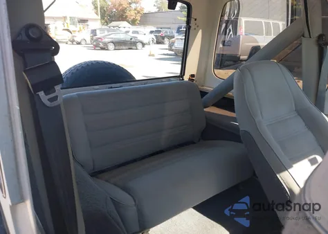 1990 Jeep Wrangler / Yj Laredo from USA, damaged, VIN 2J4FY59T2LJ535525